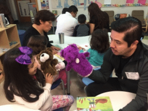 Una base sólida de la lengua materna es fundamental para el desarrollo cognitivo y es el cimiento para aprender otros idiomas.  Háblele a sus hijos sobre sus costumbres, sus tradiciones y sus raíces.  “El lenguaje oral comienza en casa”.