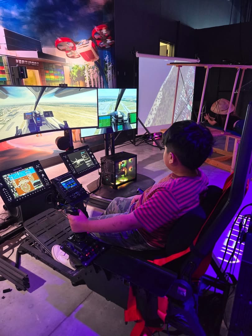 Northside ISD student exploring technology on the SAMSAT Field Trip