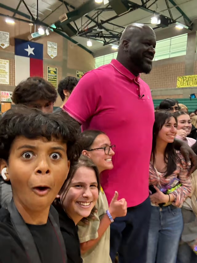 Fort Sam Houston Students Pose with Shaq